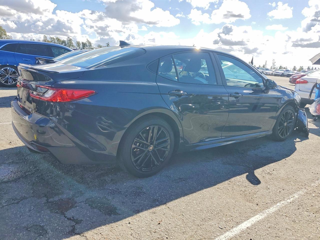 2025 Toyota Camry Xse - zdjęcie 3