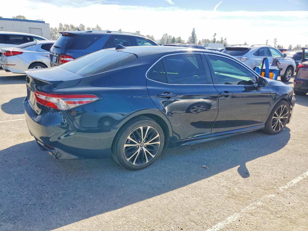 2019 Toyota Camry Se - zdjęcie 3