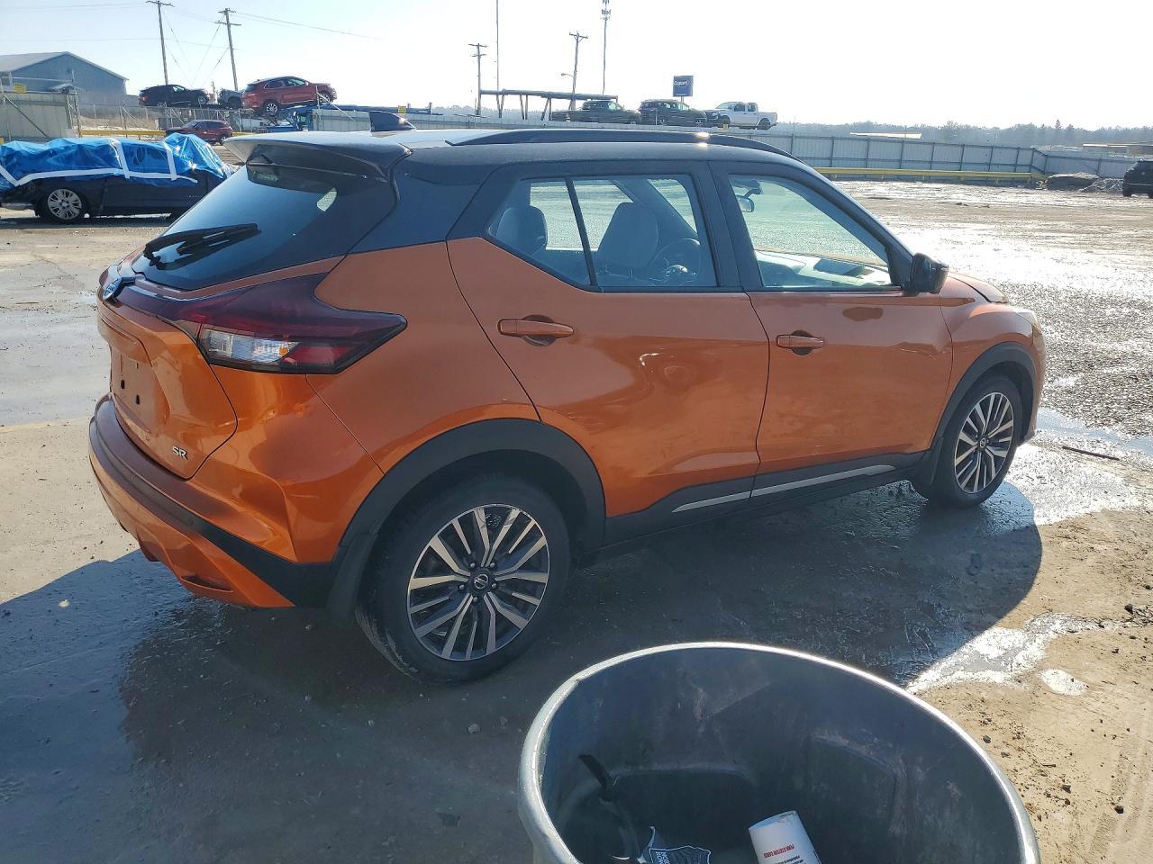2021 Nissan Kicks Sr - zdjęcie 3