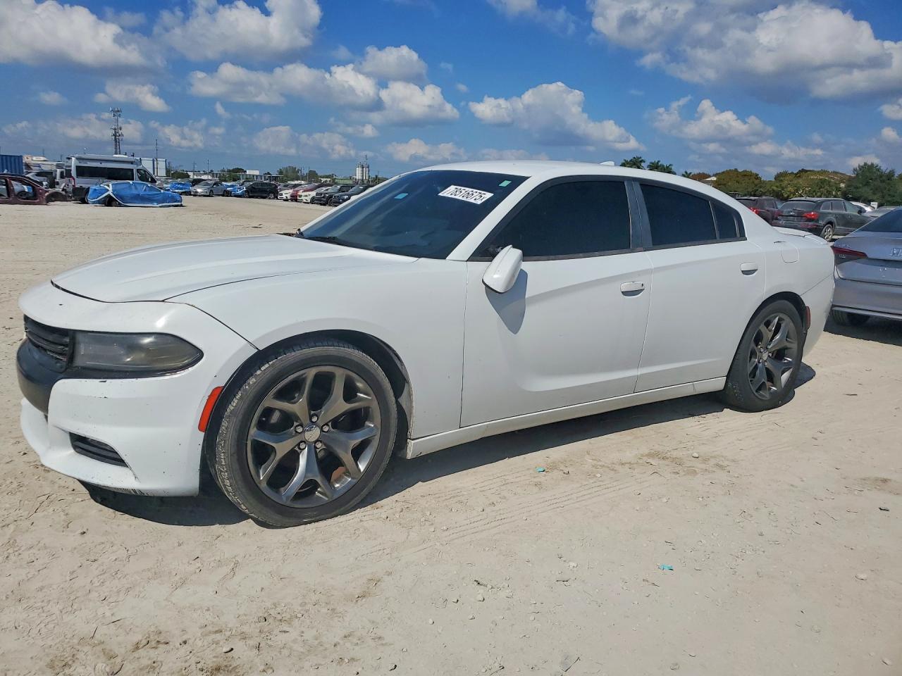2016 Dodge Charger Sxt - zdjęcie główne