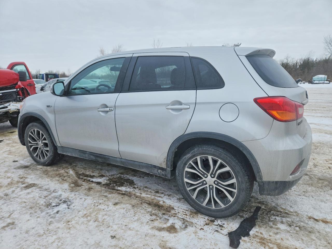 2018 Mitsubishi Outlander Sport Es - zdjęcie 2