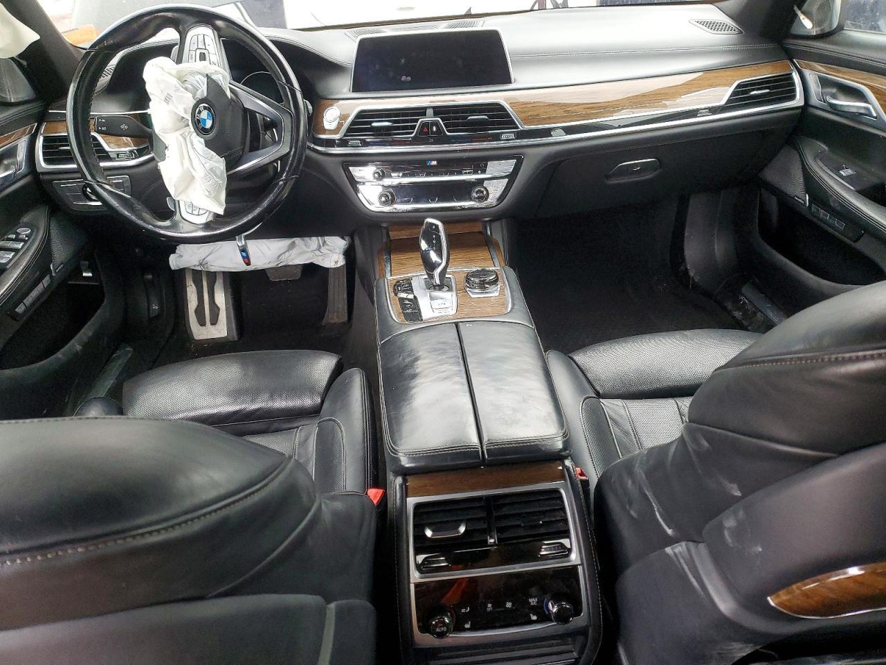 2016 BMW 750 Xi - zdjęcie 8