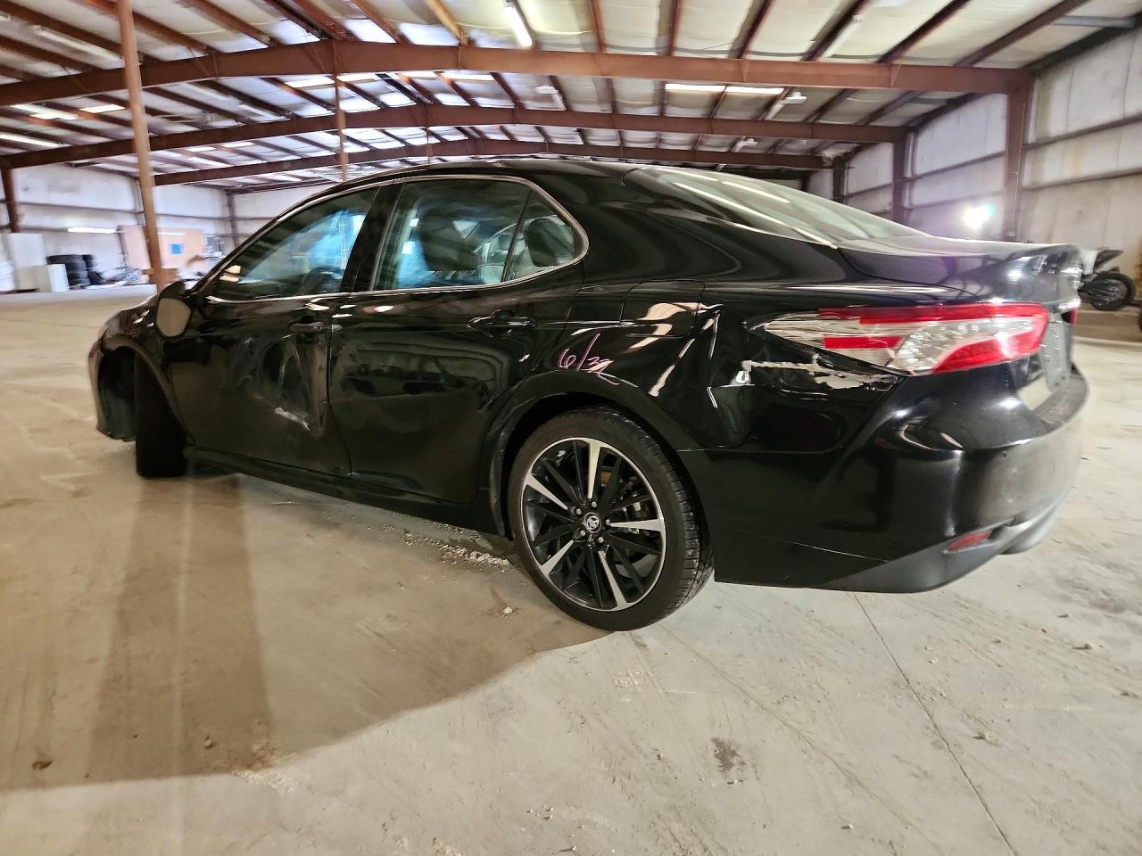 2018 Toyota Camry Xle - zdjęcie 2