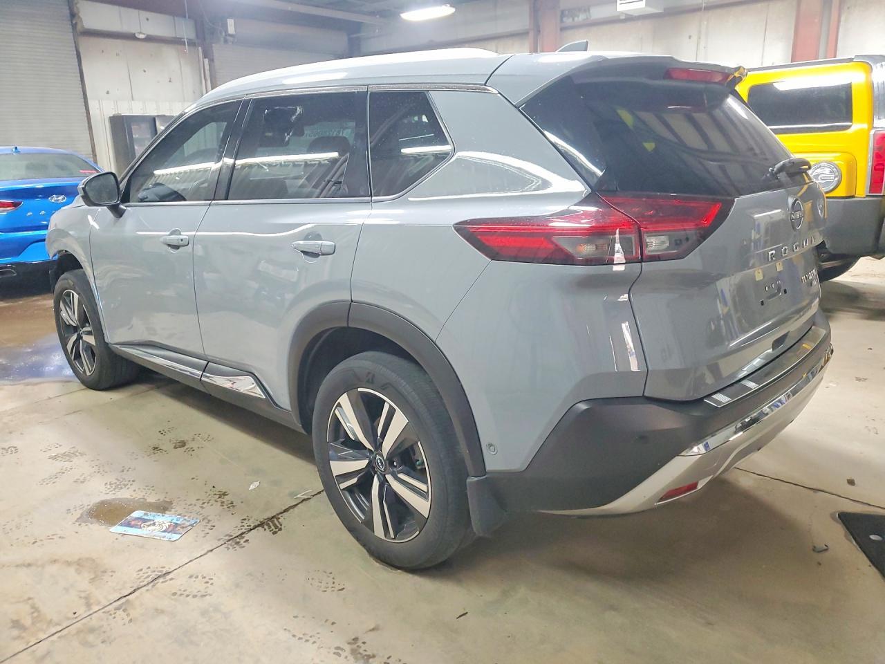 2022 Nissan Rogue Platinum - zdjęcie 2