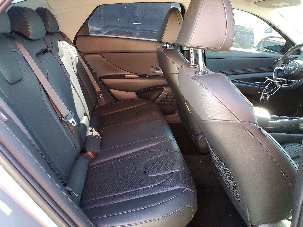 2025 Hyundai Elantra Limited - zdjęcie 10