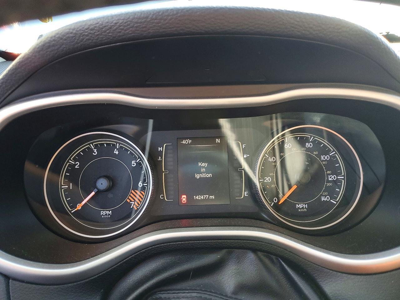 2015 Jeep Cherokee Sport - zdjęcie 9