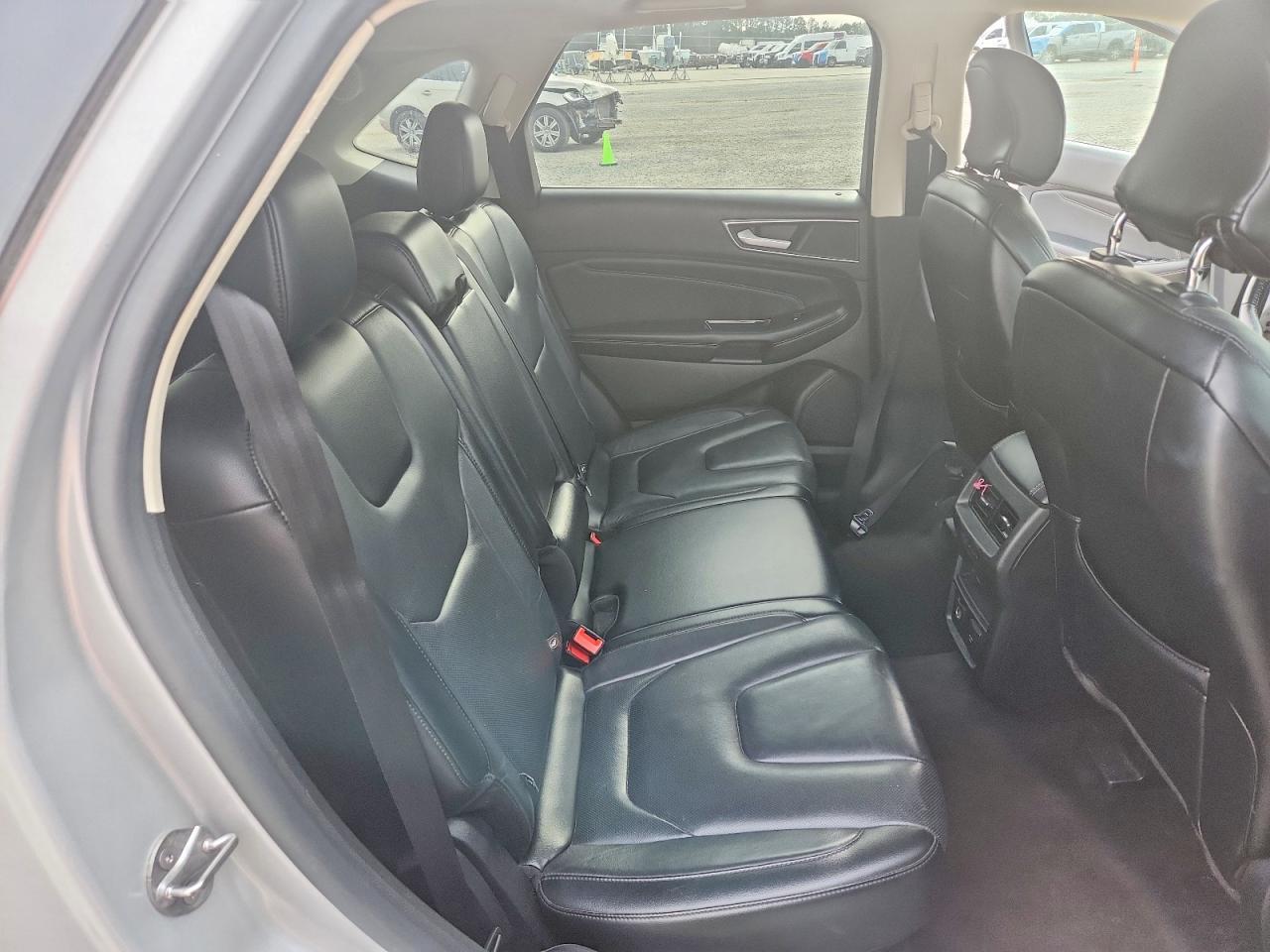 2015 Ford Edge Titanium - zdjęcie 11