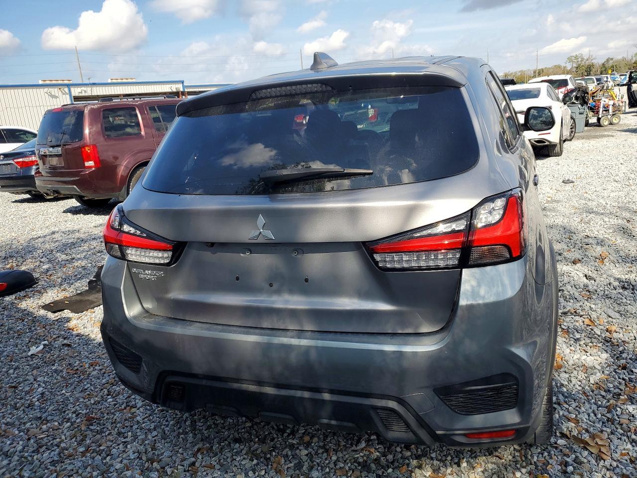 2022 Mitsubishi Outlander Sport Es - zdjęcie 6