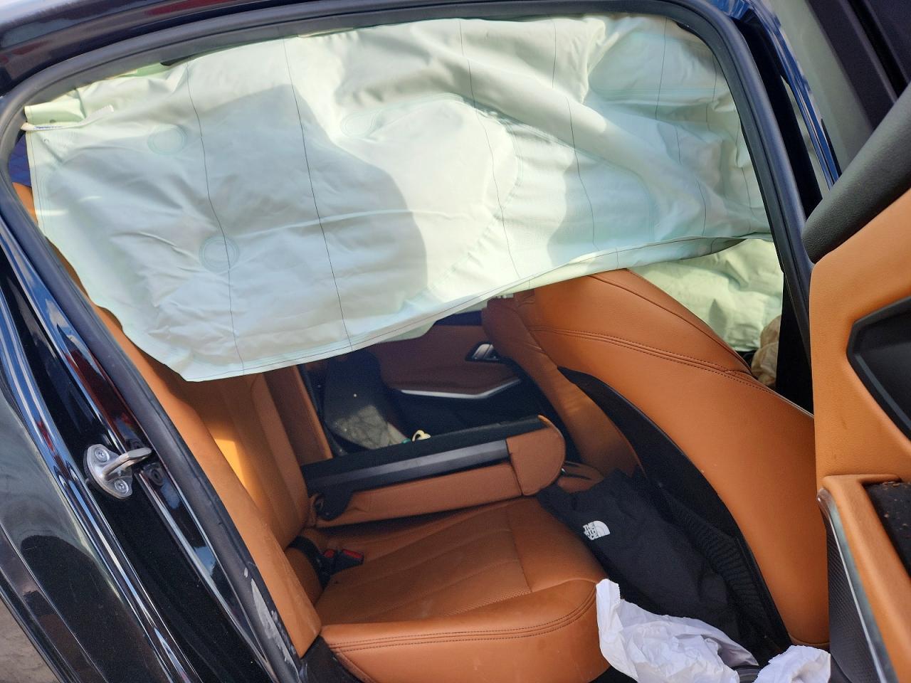2022 BMW 330I - zdjęcie 10
