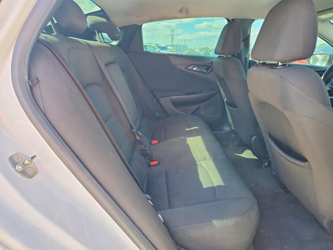 2018 Chevrolet Malibu Ls - zdjęcie 10