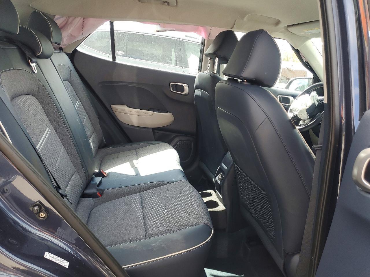 2024 Hyundai Venue Limited - zdjęcie 11