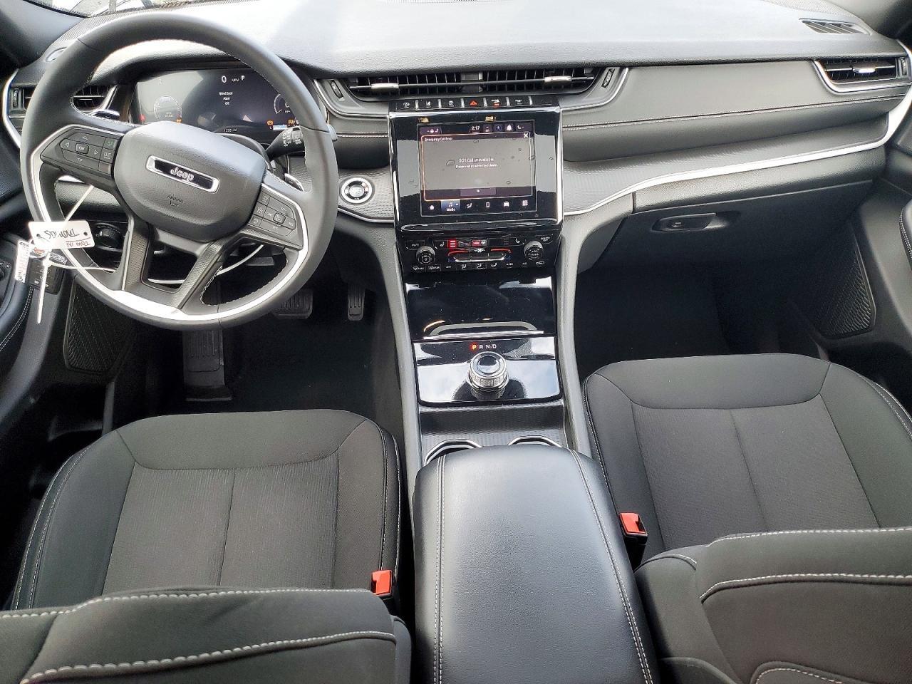 2025 Jeep Grand Cherokee Laredo - zdjęcie 8