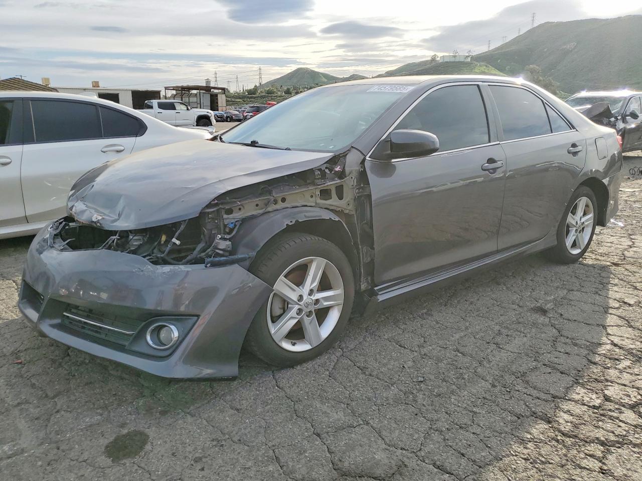 2014 Toyota Camry L - zdjęcie główne
