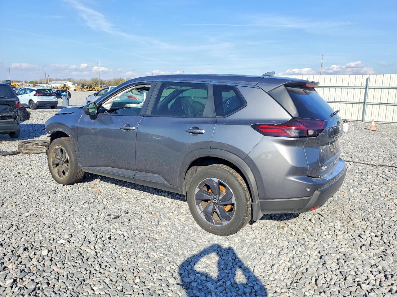 2025 Nissan Rogue Sv - zdjęcie 2