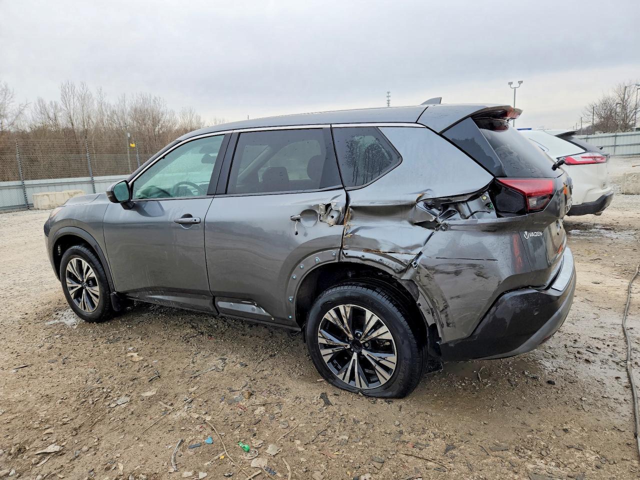 2023 Nissan Rogue Sv - zdjęcie 2