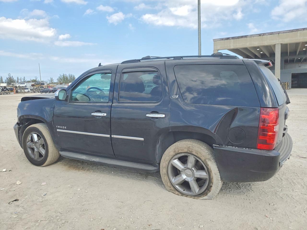 2014 Chevrolet Tahoe K1500 Ltz - zdjęcie 2