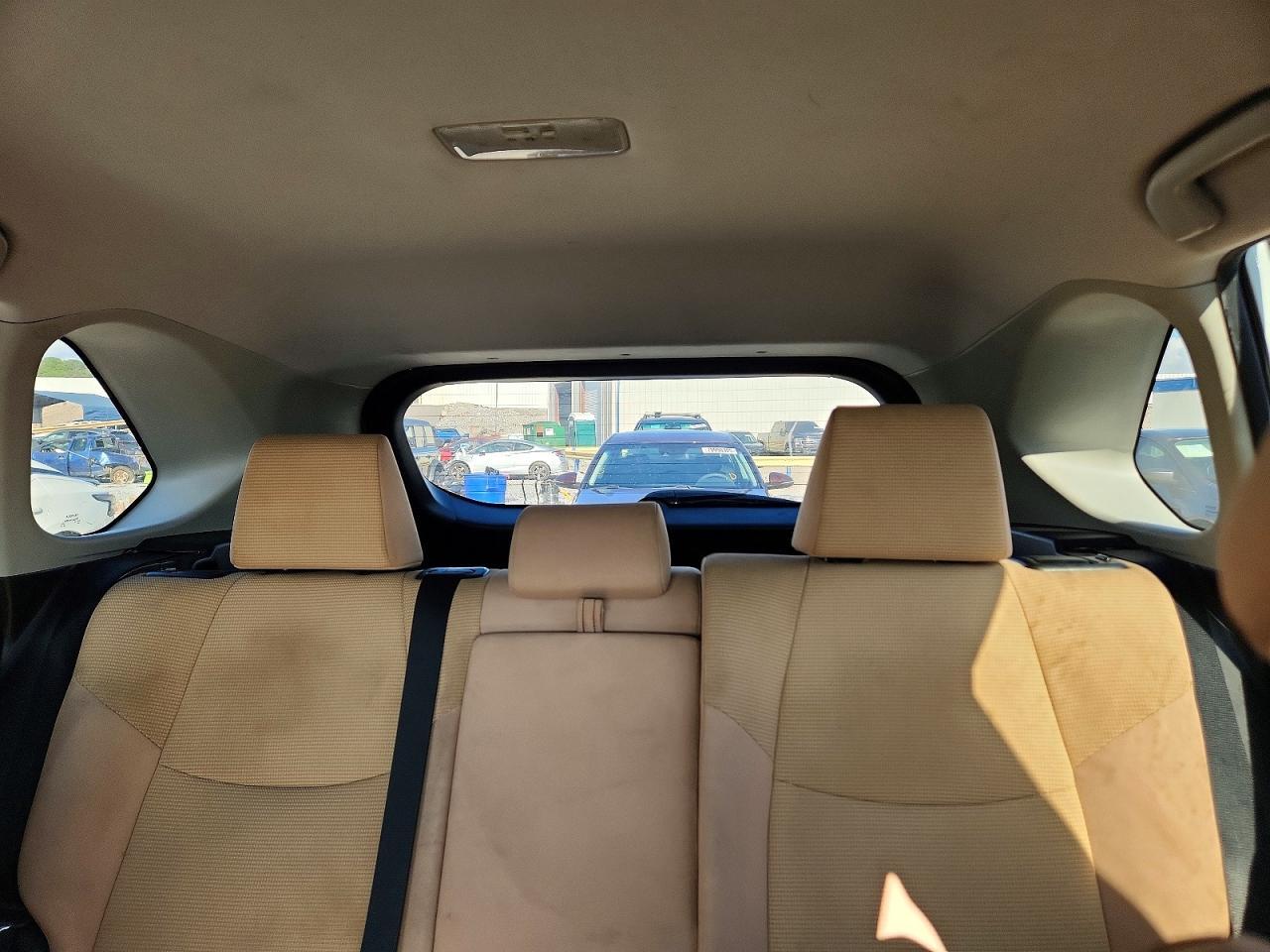 2019 Toyota Rav4 Le - zdjęcie 10