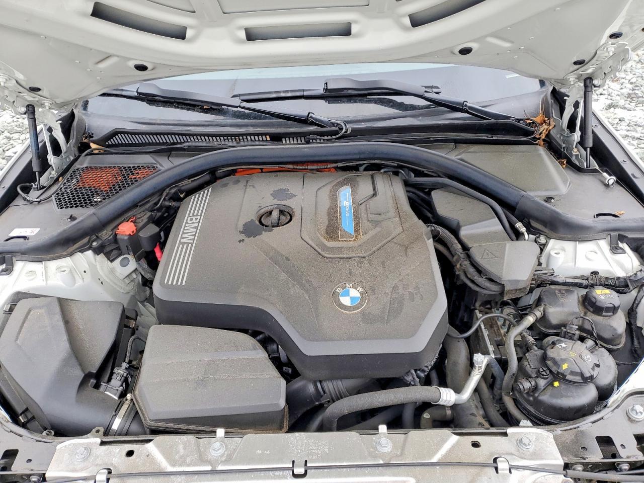 2021 BMW 330Xe - zdjęcie 11