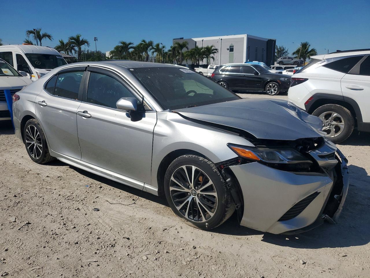 2018 Toyota Camry Se - zdjęcie 4