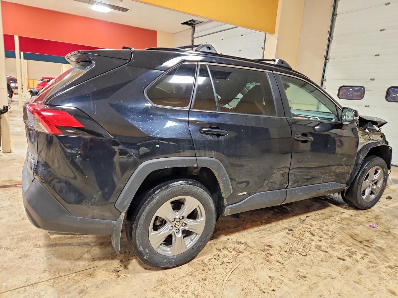 2024 Toyota Rav4 Hybrid Xle - zdjęcie 3