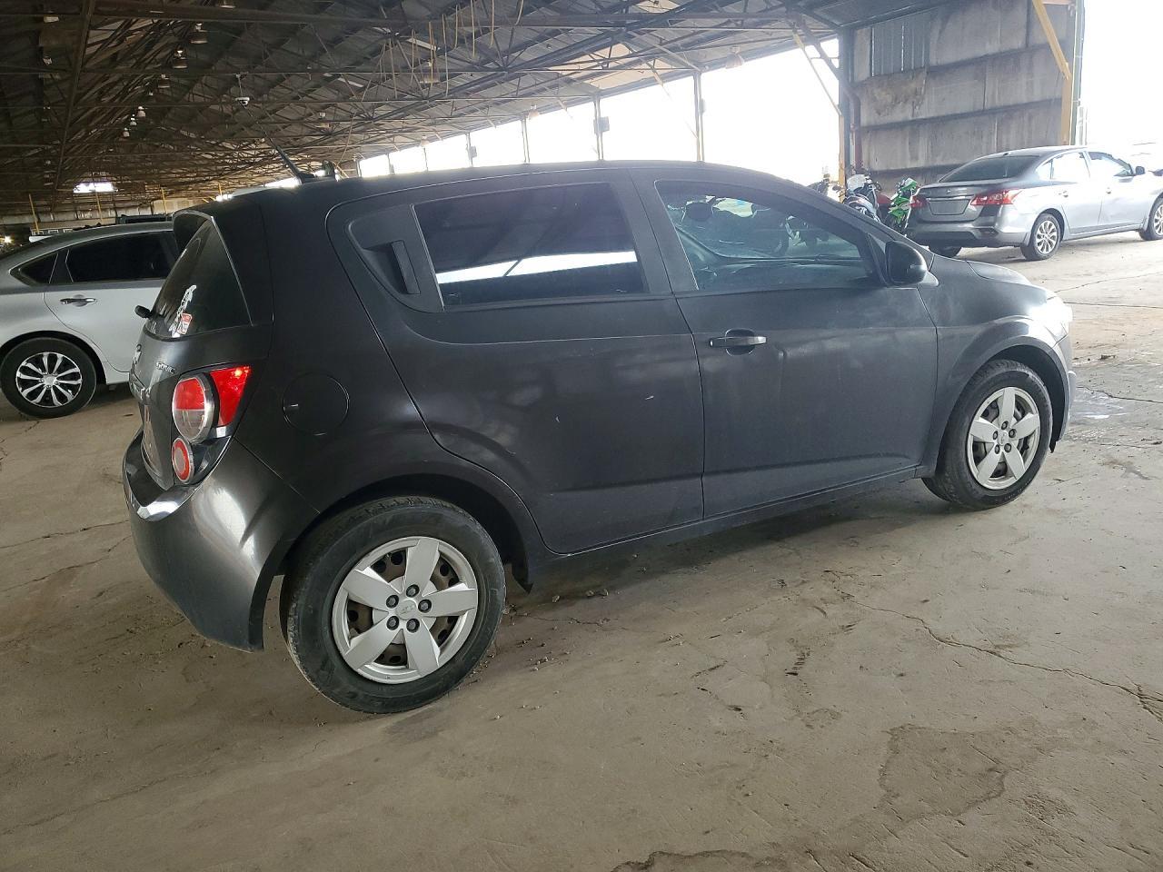 2014 Chevrolet Sonic Ls - zdjęcie 3