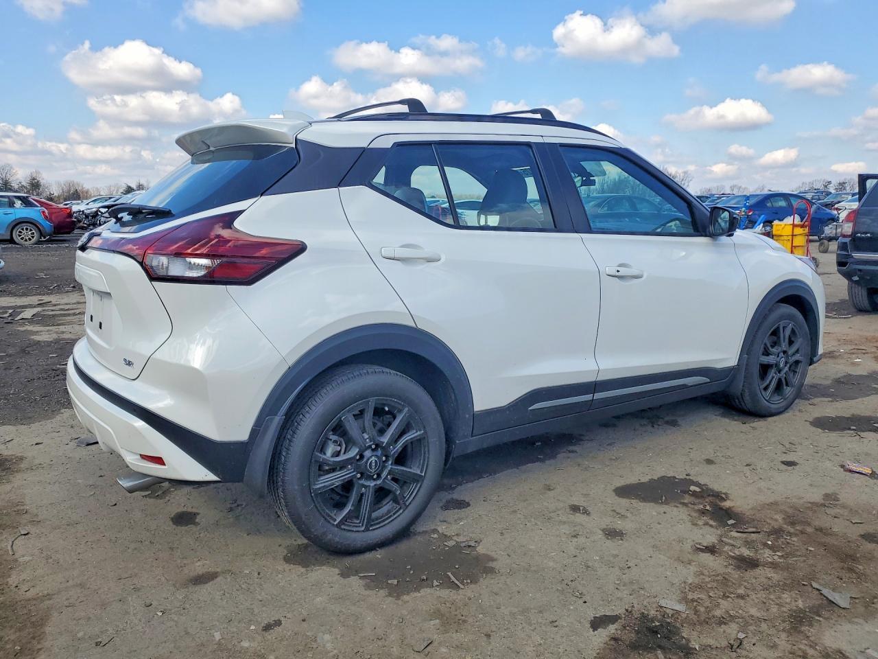 2023 Nissan Kicks Sr - zdjęcie 3