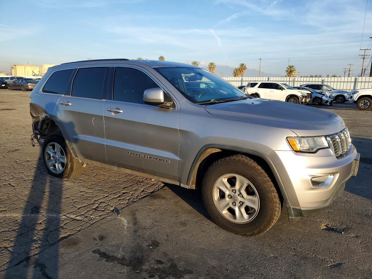 2017 Jeep Grand Cherokee Laredo - zdjęcie 4