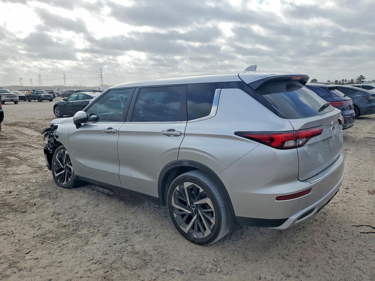 2022 Mitsubishi Outlander Se - zdjęcie 2