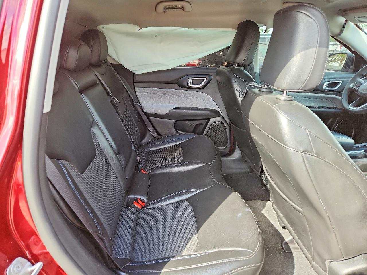 2022 Jeep Compass Latitude - zdjęcie 11