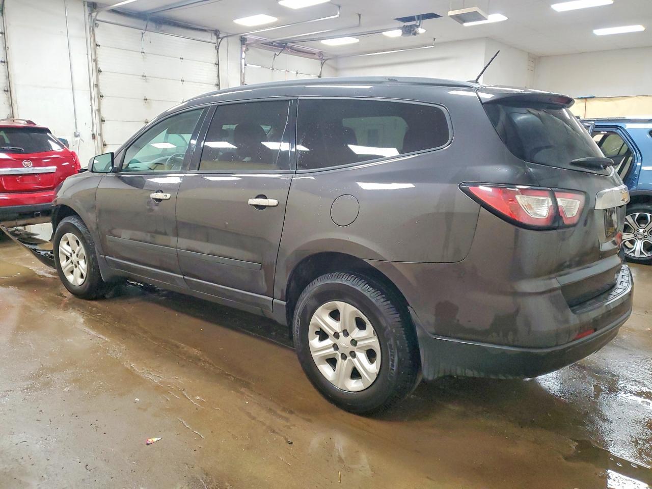 2015 Chevrolet Traverse Ls - zdjęcie 2
