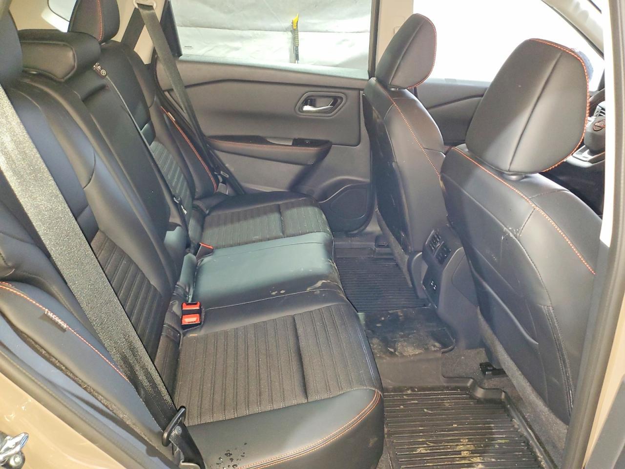 2025 Nissan Rogue - zdjęcie 11