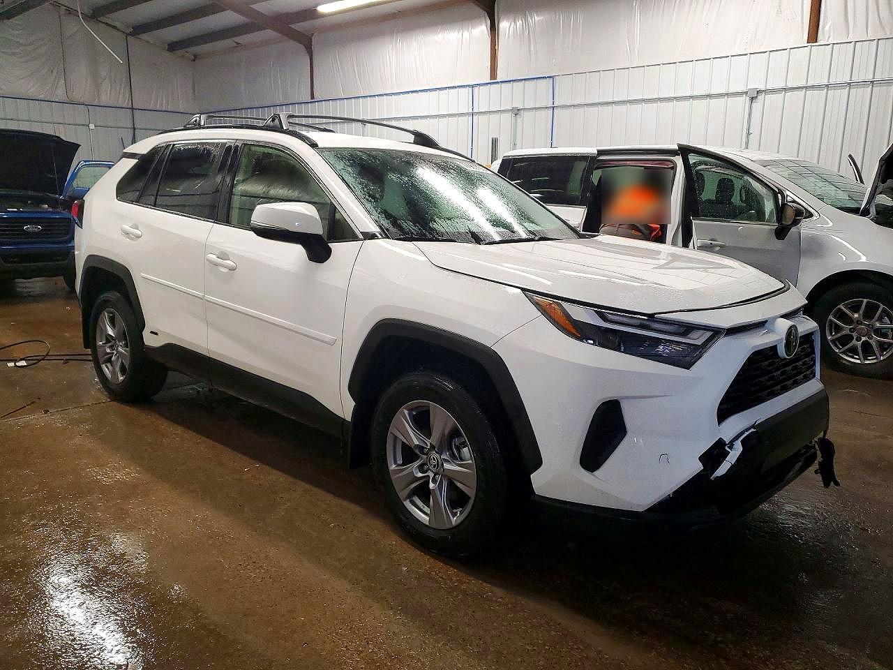 2025 Toyota Rav4 Le - zdjęcie 4