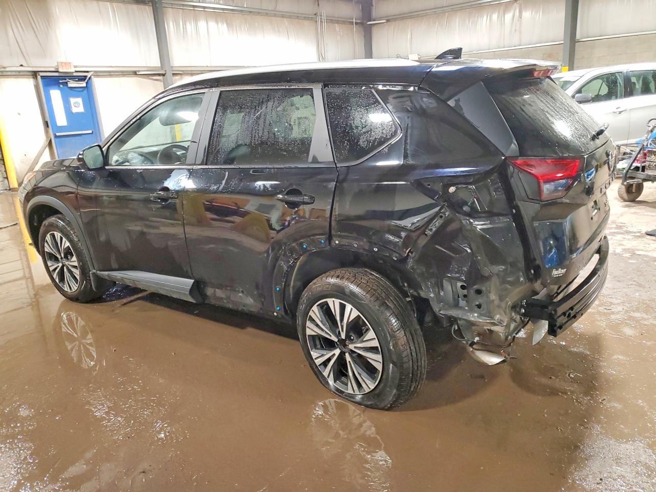 2022 Nissan Rogue Sv - zdjęcie 2