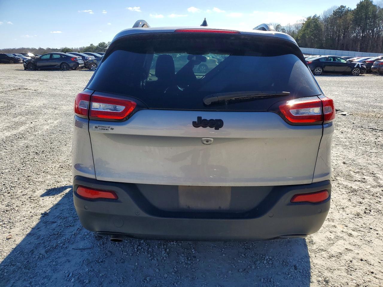 2016 Jeep Cherokee Latitude - zdjęcie 6