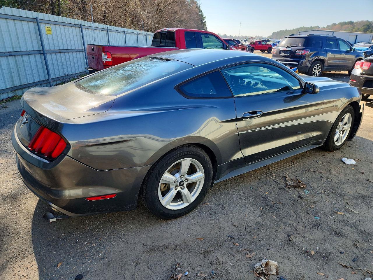 2017 Ford Mustang - zdjęcie 3