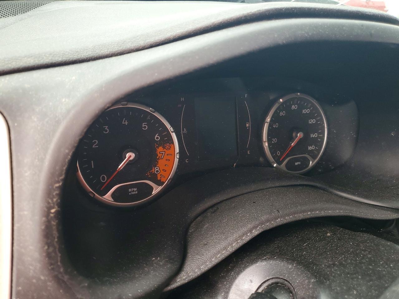 2016 Jeep Renegade Latitude - zdjęcie 9
