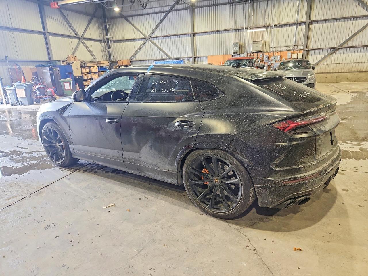 2019 Lamborghini Urus - zdjęcie 2