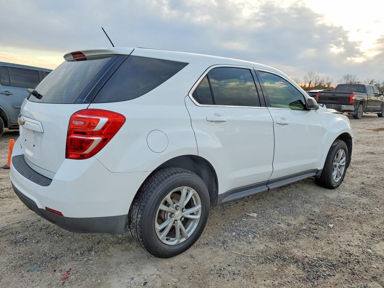 2017 Chevrolet Equinox Ls - zdjęcie 3