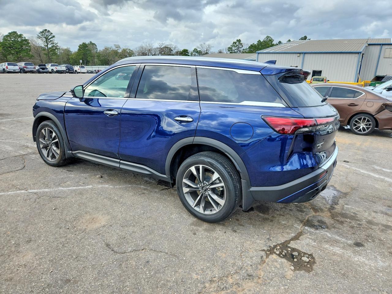 2025 Infiniti Qx60 Luxe - zdjęcie 2