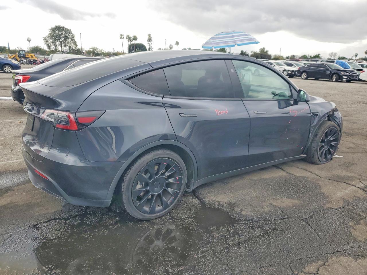 2024 Tesla Model Y - zdjęcie 3
