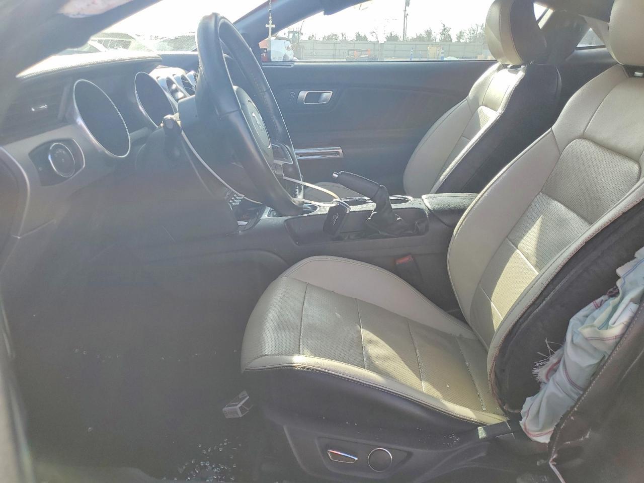 2019 Ford Mustang - zdjęcie 7