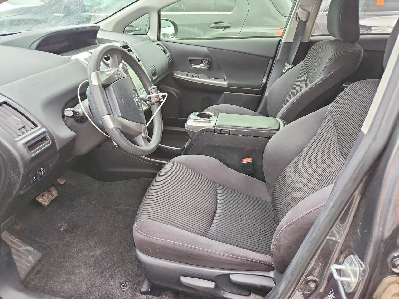 2016 Toyota Prius V - zdjęcie 7