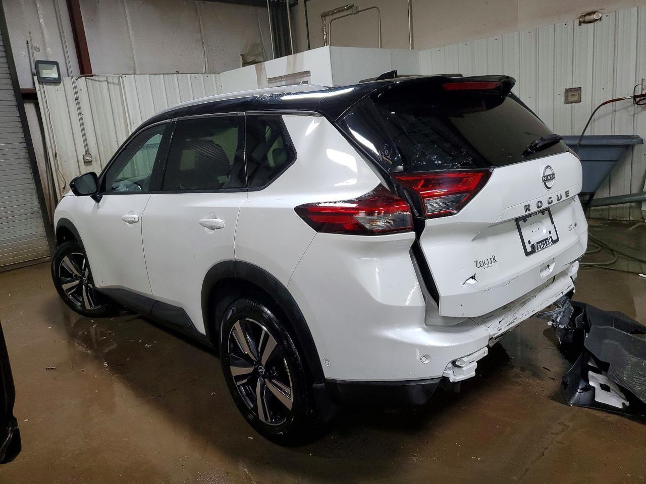 2024 Nissan Rogue Sl - zdjęcie 2