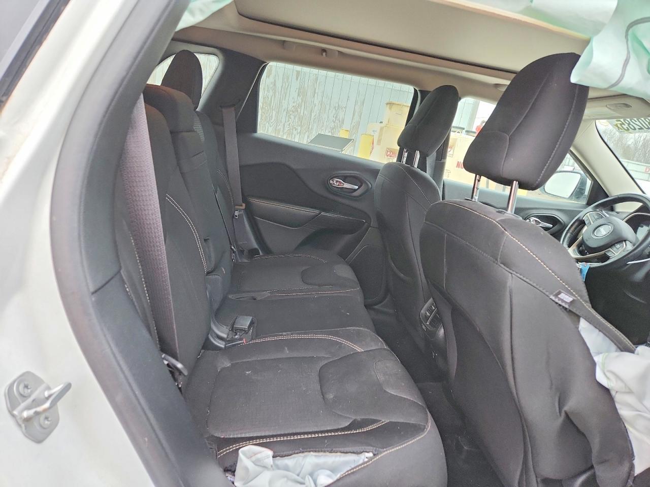 2015 Jeep Cherokee Latitude - zdjęcie 11
