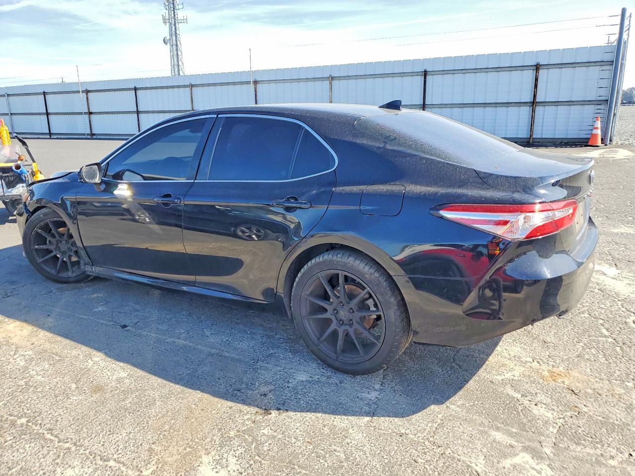 2019 Toyota Camry /Le/ - zdjęcie 2