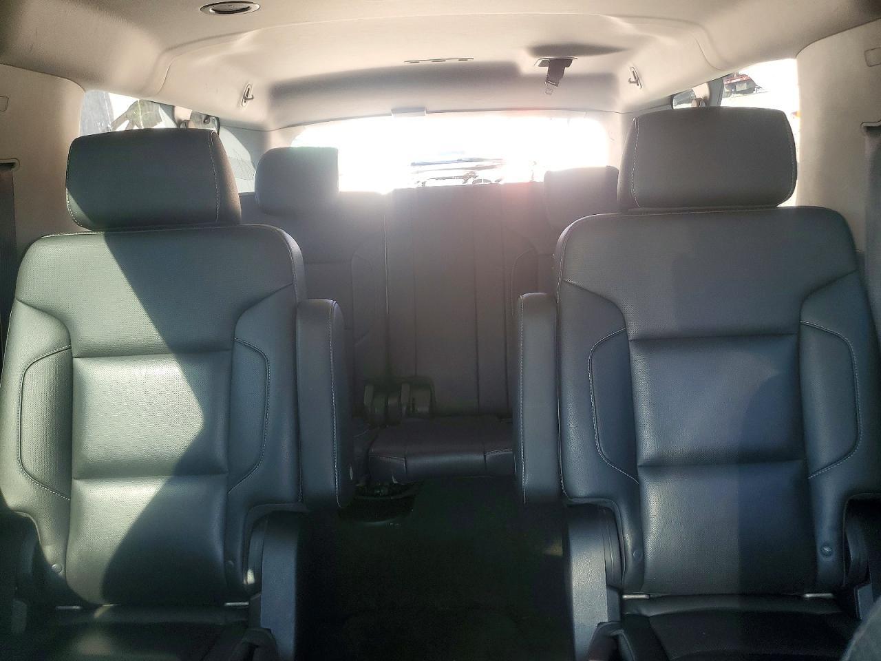 2017 Chevrolet Suburban - zdjęcie 10