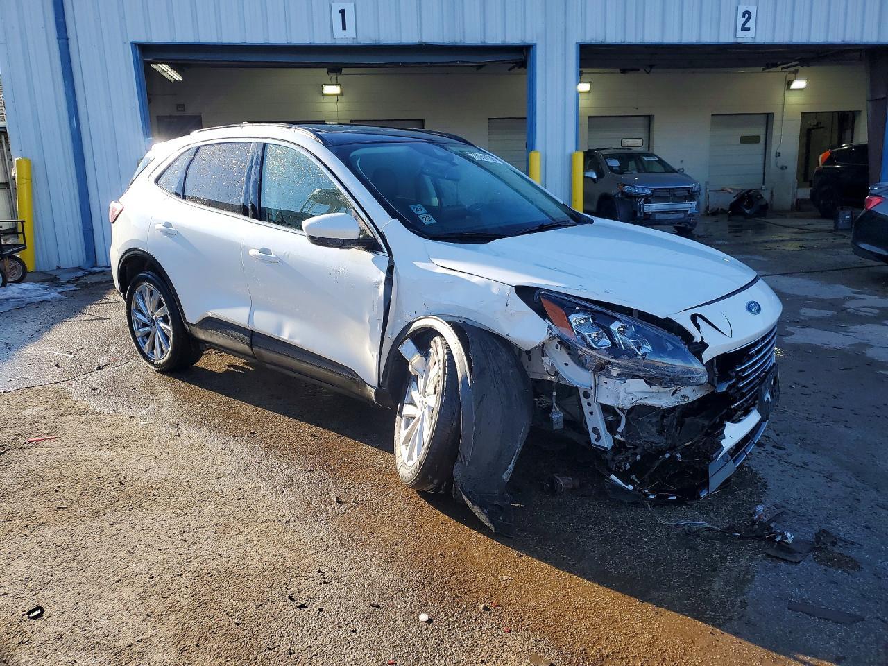 2022 Ford Escape Titanium - zdjęcie 4