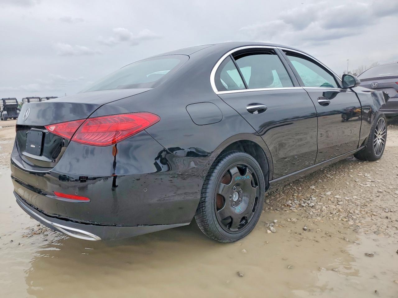 2024 Mercedes-Benz C 300 - zdjęcie 3