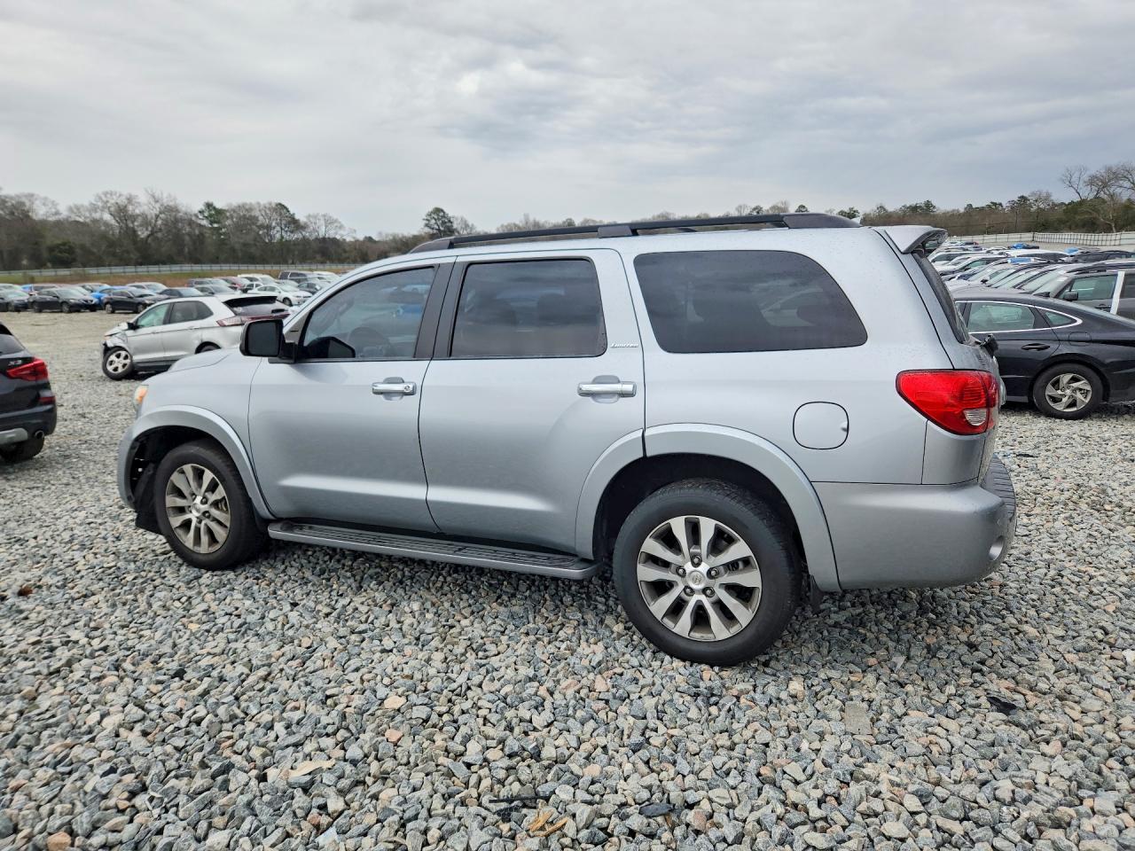 2016 Toyota Sequoia Limited - zdjęcie 2