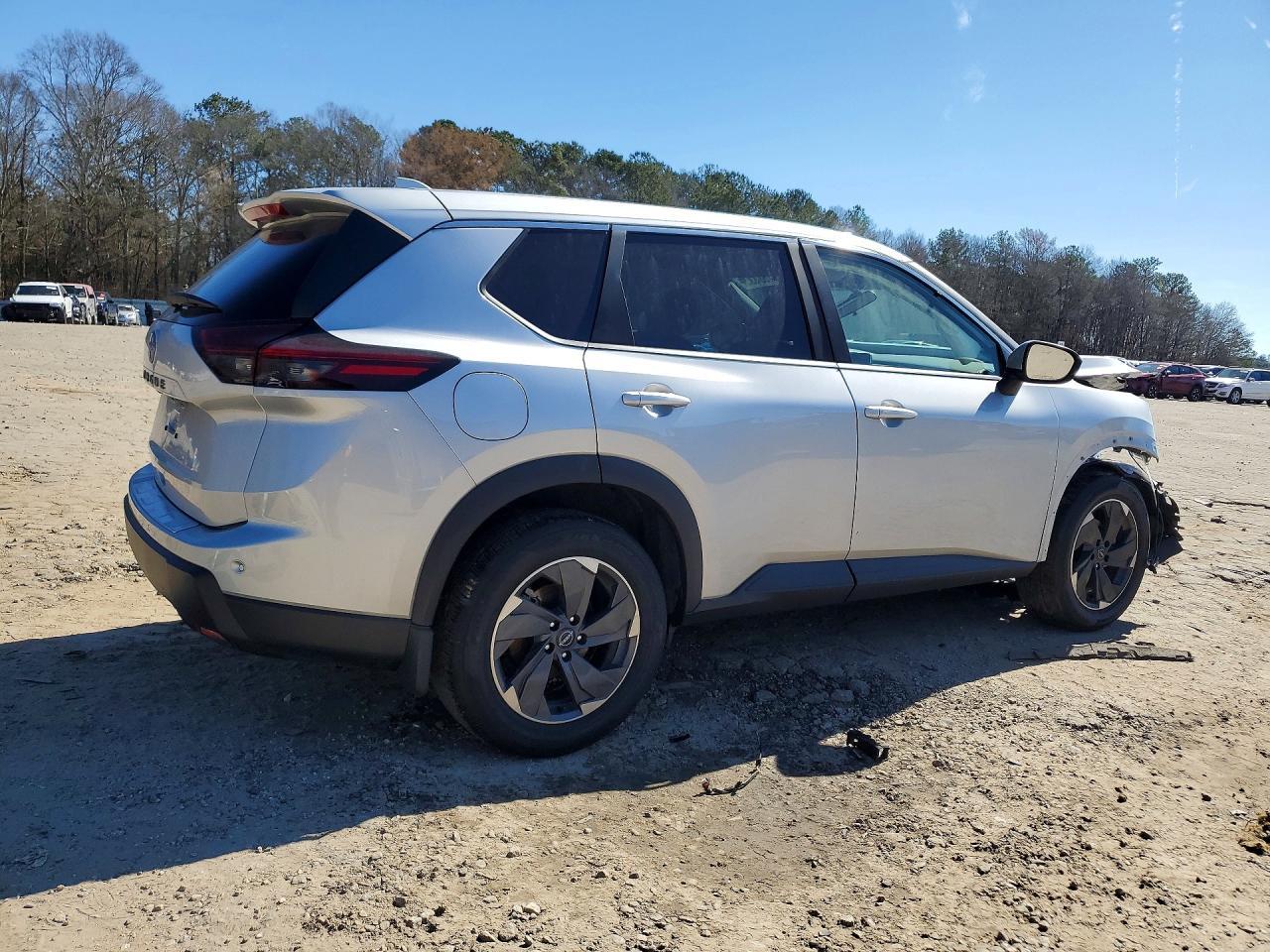 2025 Nissan Rogue Sv - zdjęcie 3